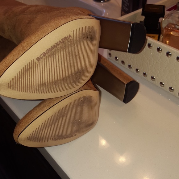 BCBG MAX AZRIA Boot 8.5 - Picture 5 of 8